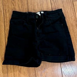Black Jean shorts, Universal thread